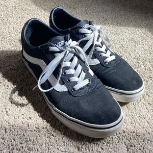 Vans Old Skool Shoe Women’s 8.5